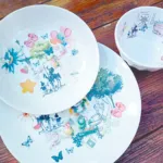 Platos y bol de cerámica con ilustraciones realizadas con acuarela