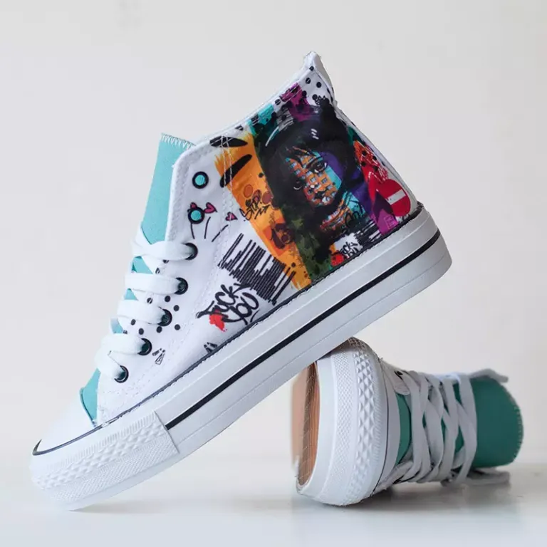 Zapatillas decoradas con ilustraciones
