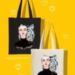 Bolsos en blanco y negro con ilustración de una mujer delante de un lobo